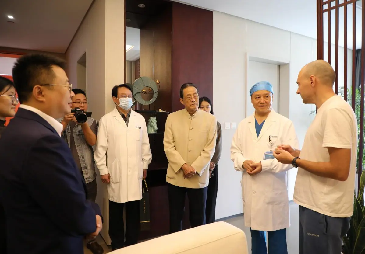 Performing Surgery for Russian Patient from 6000 Kilometers Away